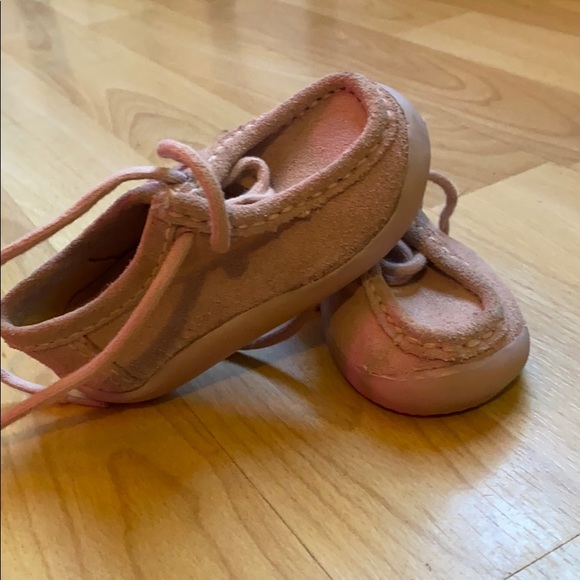 Baby gap size 3T baby shoe - Picture 2 of 4